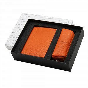 Набор в подарочной коробке: обложка для паспорта с карманом для купюр, ключница-футляр на молнии из натуральной кожи